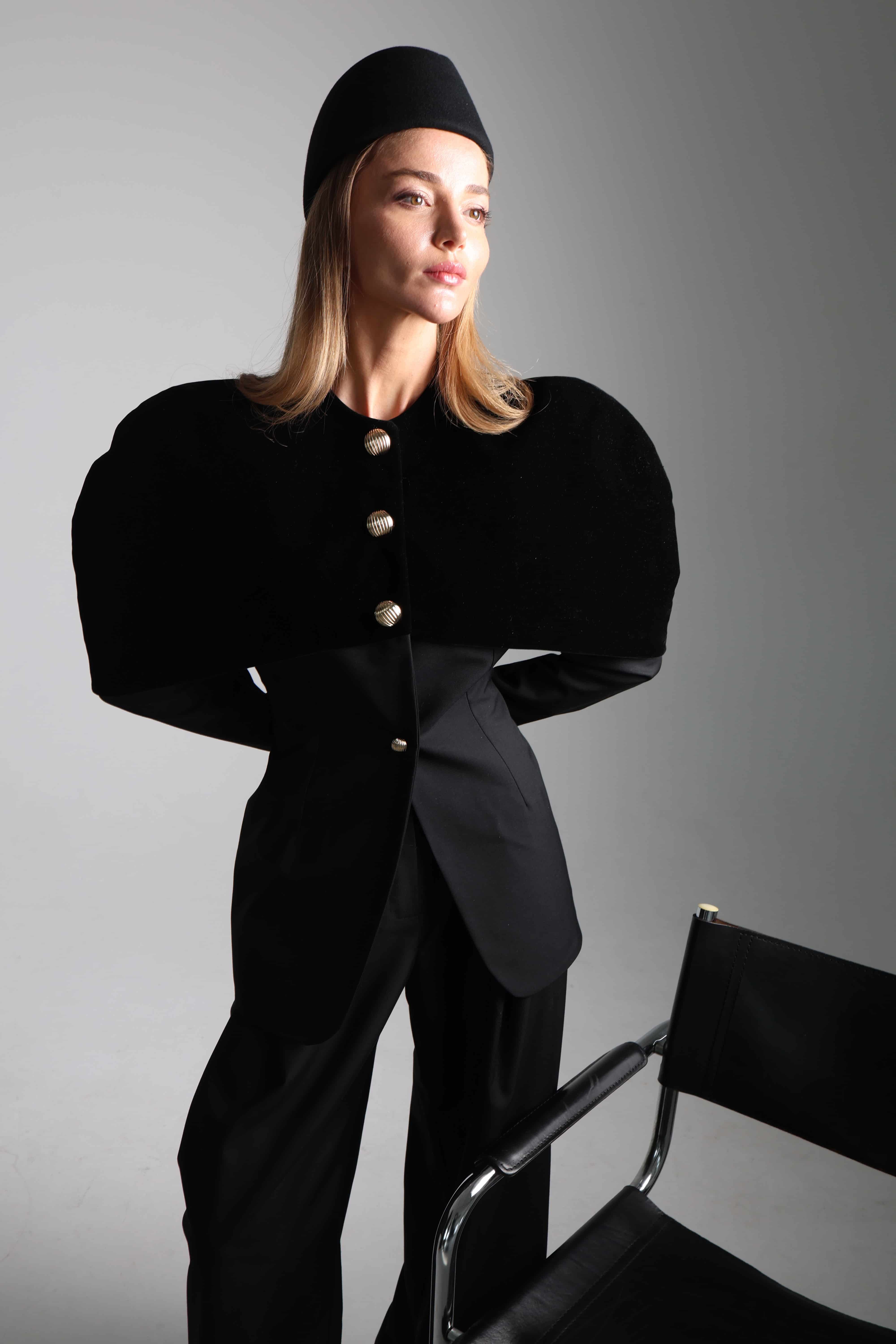 BLACK TAILORED SET WITH VELVET CAPE